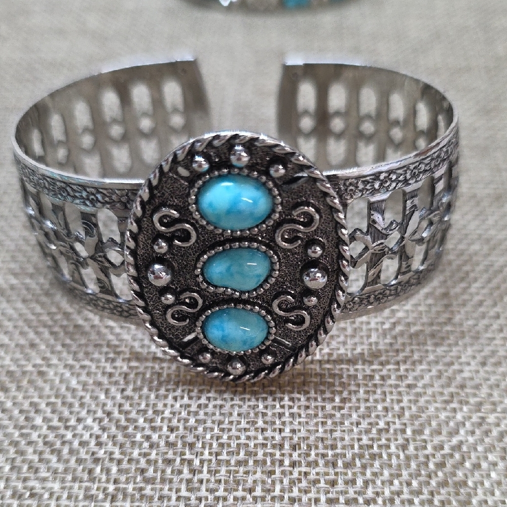 Sarah Coventry Silver Bracelet with Blue Accents